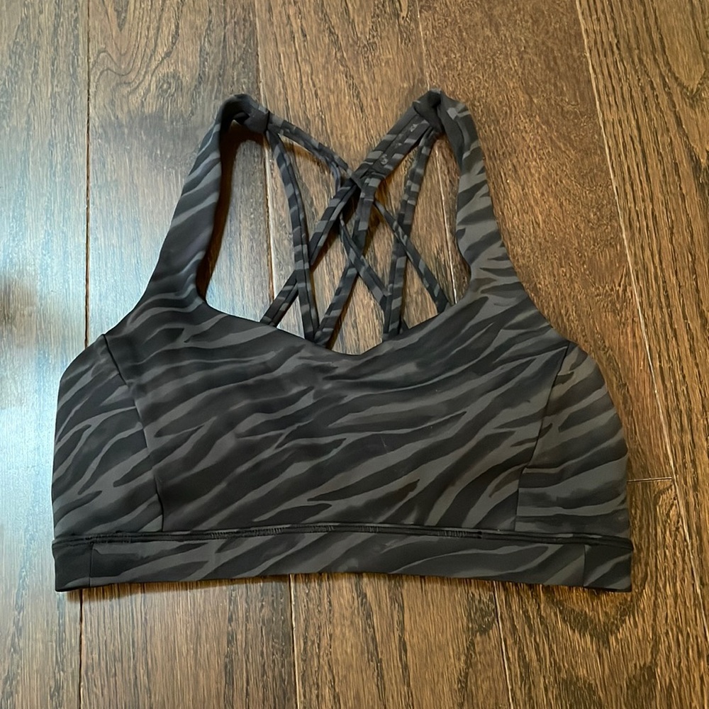Lululemon Free To Be Serene Bra Womens Size 4 Le Tigre Camo Deep Coal Multi
